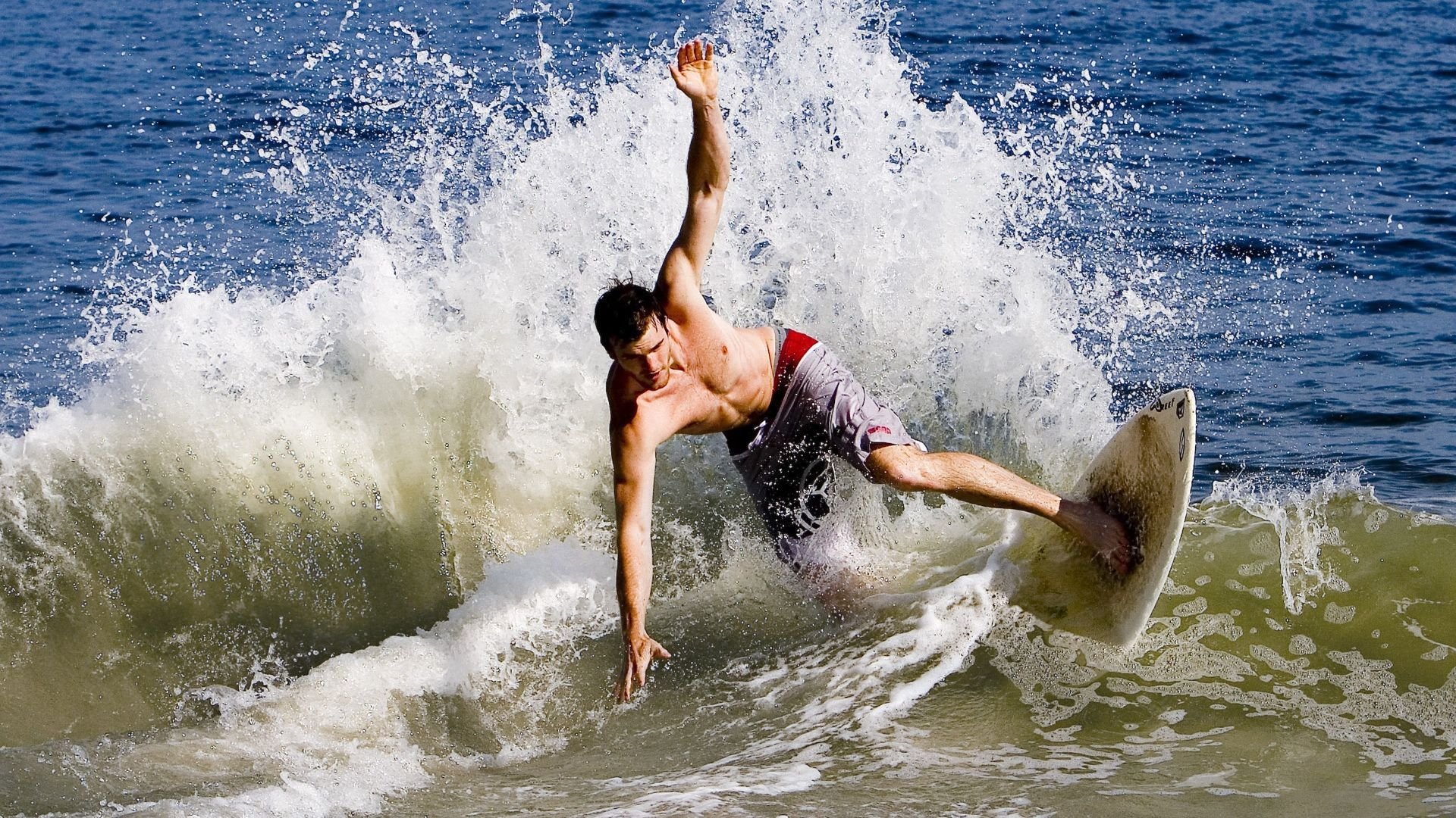 湖人翻盘雄鹿，季后赛首轮中詹姆斯篮下统治全场，湖人vs雄鹿詹姆斯数据